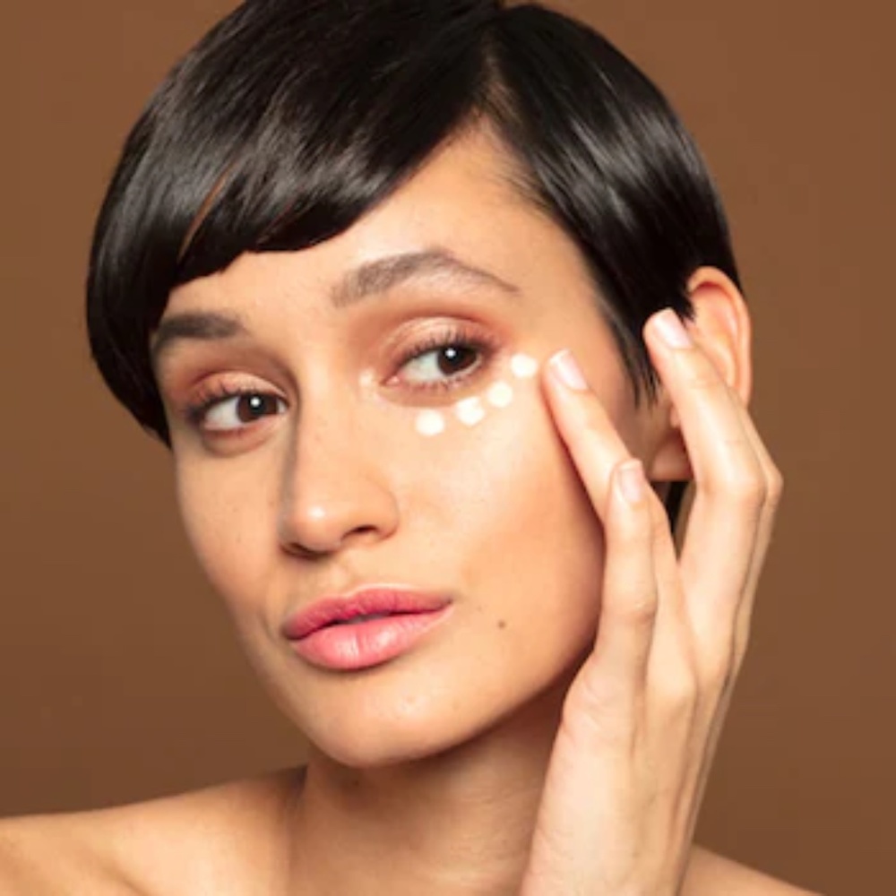 Sunday Riley Auto Correct Brightening + Depuffing Eye Cream for Dark Circles - Picture 5 of 9
